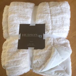 Throw blanket plush off white 50x60 never used